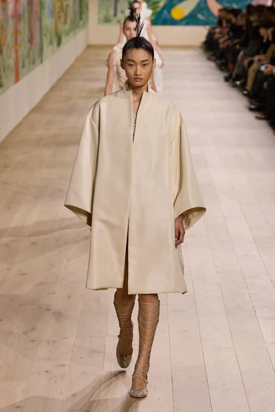 Look 17